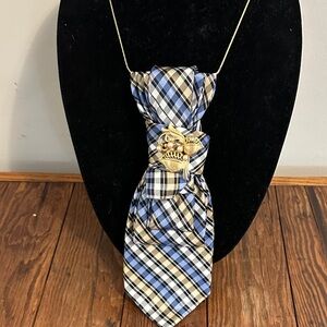 Stylish Plaid Tie with Gold Leaf Brooch necklace